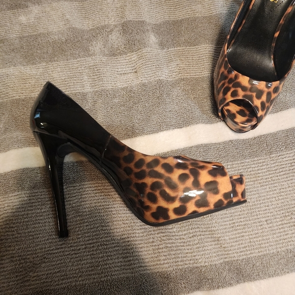 GUESS PUMPS - Picture 2 of 4